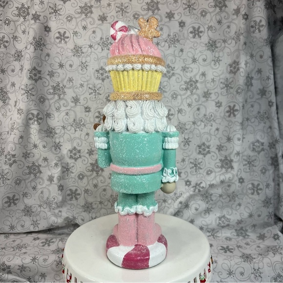 Christmas Bakery Sweet Treat Candy Pastel Gingerbread Cookie Nutcracker Figures - Picture 4 of 12